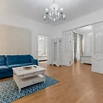 Spacious 2br At Square アパート ブカレスト