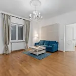Spacious 2br At Square * بوخارست