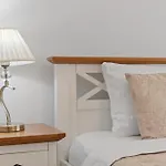 Spacious 2br At Square شقة *