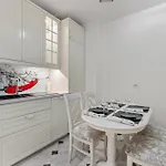 Spacious 2br At Square شقة بوخارست