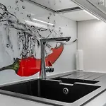 Spacious 2br At Square アパート