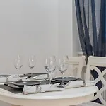 Spacious 2br At Square