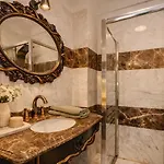 Spacious 2br At Square *