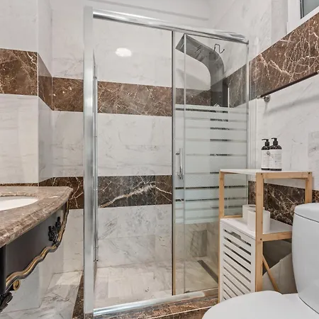 Spacious 2br - Square, Center 公寓 *