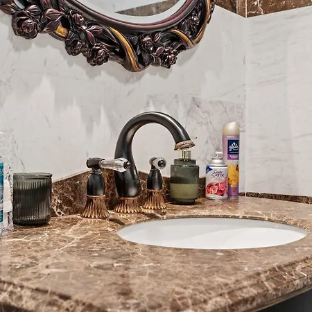 Spacious 2br At Square בוקרשט