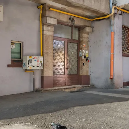 Spacious 2br At Square דירה *