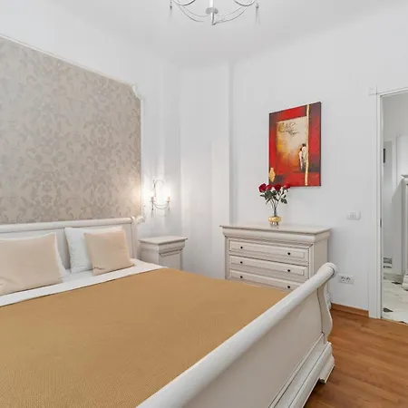 Spacious 2br At Square Appartement