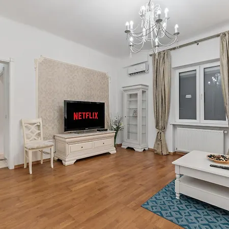 Spacious 2br At Square Apartment Bucharest