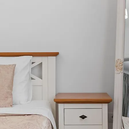 Spacious 2br At Square Appartement