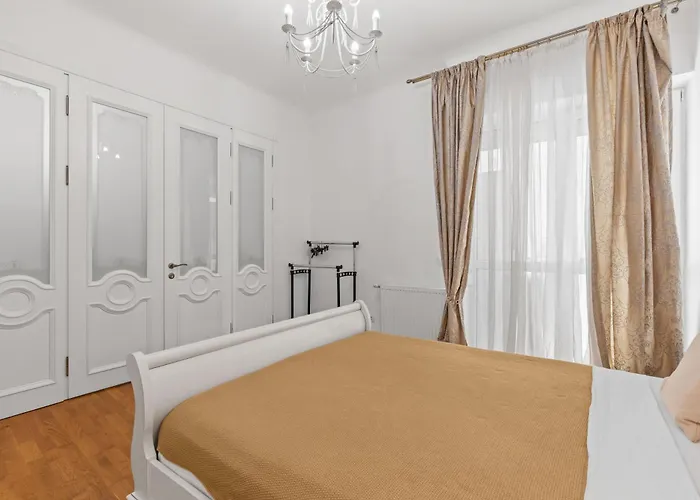 Spacious 2br At Square * בוקרשט