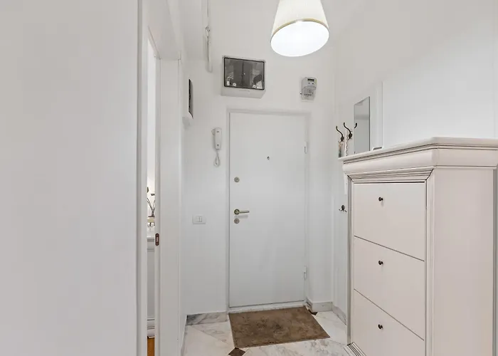 Apartment Spacious 2br At Square Bucharest