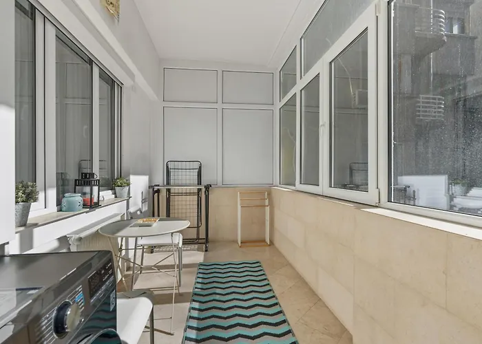Spacious 2br At Square Appartement *