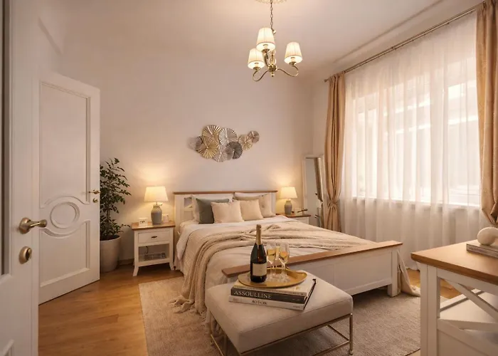 Spacious 2br At Square דירה