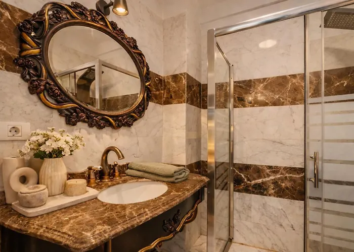 Spacious 2br At Square *
