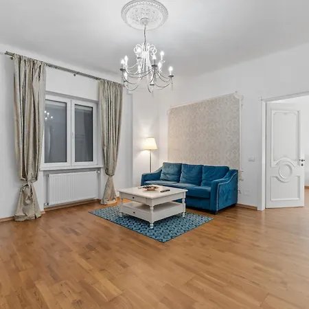 Spacious 2br - Square, Center * Bukarest