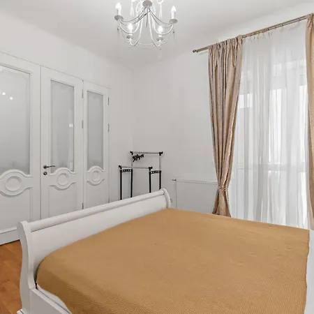 Spacious 2br - Square, Center * Bukarest