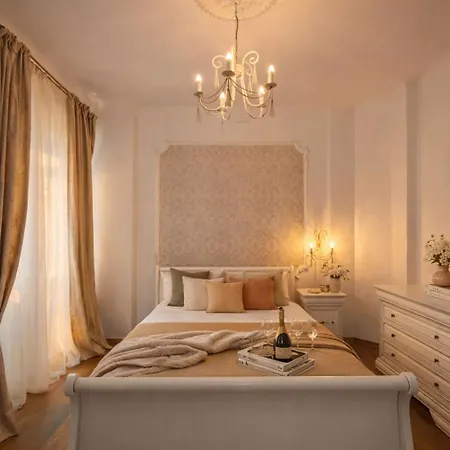 Spacious 2br - Square, Center Bukarest
